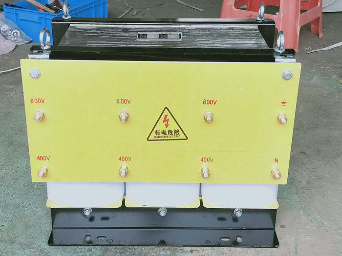 三相干式变压器 型号51KVA－41 容量51KVA 电压315V/380v